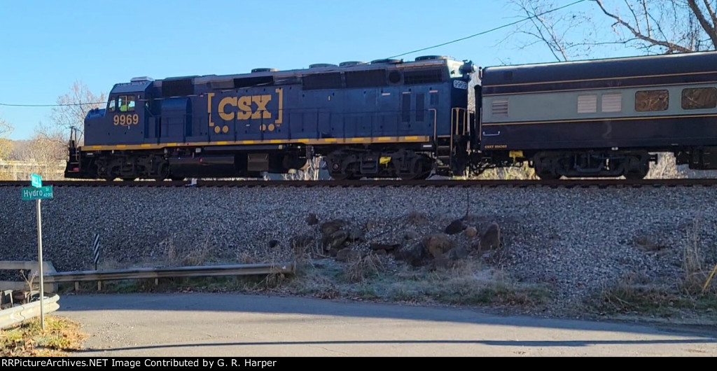 Csxt 9969 on geometry train W00322